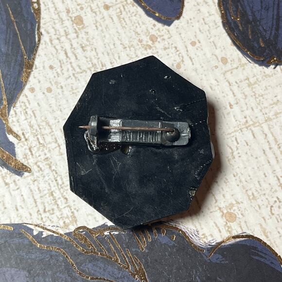 Antique Vintage Carved Acrylic Cameo Brooch Unsigned - Picture 3 of 7